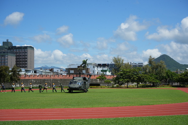 屏東進行核安演習  國軍直升機演練孤島運補 | 華視新聞