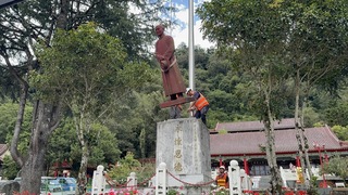 梨山賓館前蔣中正銅像拆除  遷移文物陳列館