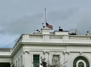 美保守派政治評論員遭槍擊喪命　川普下令降半旗致敬