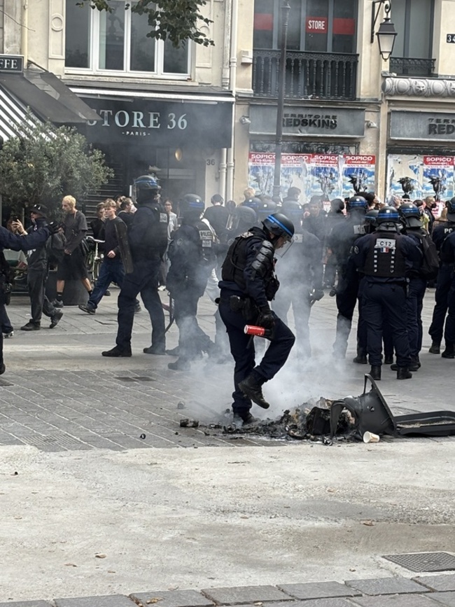 馬克宏任命新總理擋不了民怨　多地掀反政府示威 | 華視新聞