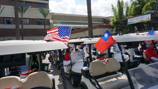 洛杉磯僑胞提前慶祝雙十　高爾夫球場飄台灣國旗