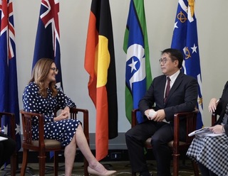 黃偉哲拜會澳洲布里斯本市政廳  開啟合作交流