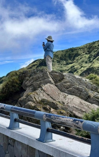 女子為拍照攀合歡山區武嶺岩壁  太管處告發裁罰
