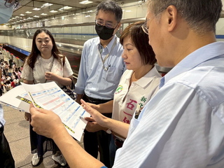 台北捷運新埔站加班車不停站　民代會勘籲增班