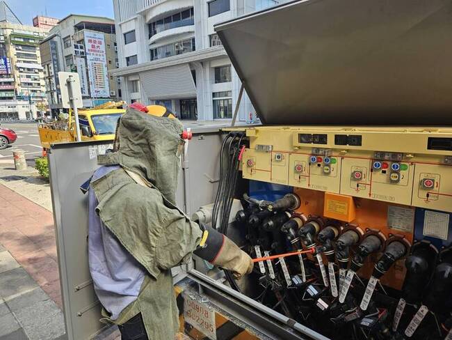台電電纜故障　高市新興區一度390戶停電陸續恢復 | 華視新聞