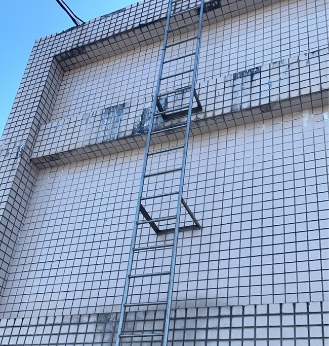 北市文山區民宅頂樓水塔現男屍　警初查疑意外 | 華視新聞