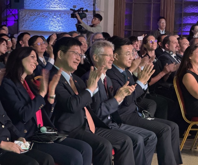 故宮捷克展揭幕   台捷政要齊聚共賞「翠玉白菜」 | 華視新聞