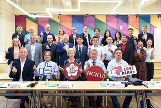 捷克科研創新部次長率團訪成大　交流半導體產學