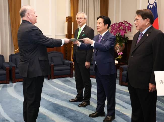 巴拉圭大使遞到任國書　總統盼共榮共好 | 華視新聞