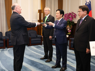 巴拉圭大使遞到任國書　總統盼共榮共好