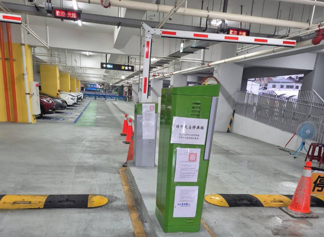 台中停車1天半收費破千元　民怨A4紙張告示不明顯 | 華視新聞