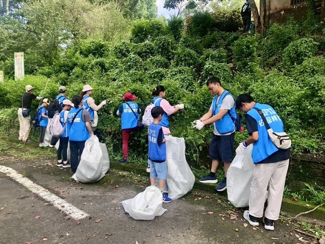 林業台中分署攜企業動員除蔓行動 收購金助偏鄉教育 | 華視新聞