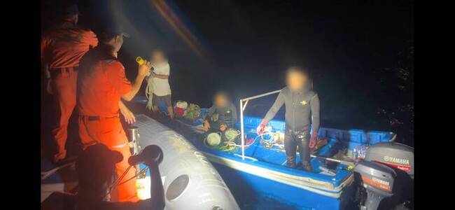 中國海警和漁船連擾東沙海域　漁船越界小舟被扣 | 華視新聞