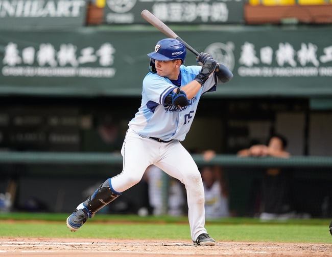 戴培峰敲3分清壘安打逆轉雄鷹　悍將奪4連勝 | 華視新聞