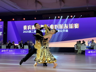 兩岸國標舞聯誼賽上海登場  樂齡舞者展風采