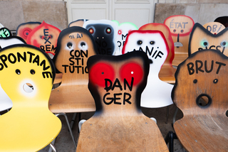 拍賣577張議會之椅  巴黎設計展另類反抗行動