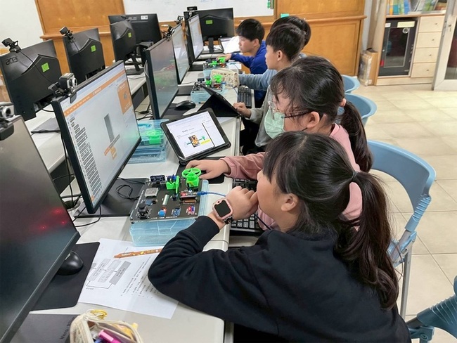 1155基地學校參與智慧學習　跨域統整協助特殊生 | 華視新聞