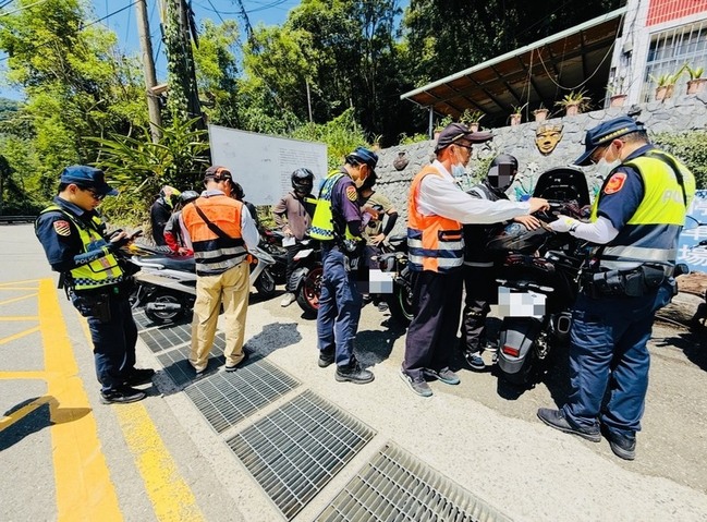 屏東山區景觀道路事故風險增  聯合稽查抓21件違規 | 華視新聞