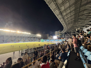 台北田徑場觀眾席燈具電線短路起火　無人受傷