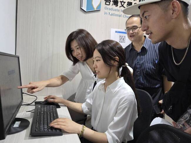 中正大學研發「宮台羽」AI學伴  助日籍學生學台語 | 華視新聞