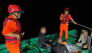 中國漁船越界東沙水域涉濫捕　海巡驅離及查扣小舟