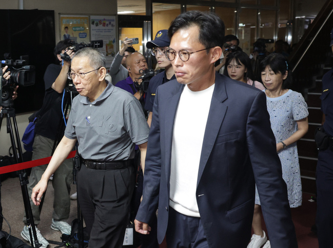 柯文哲維持原金額交保　民眾黨：持續陪伴捍衛清白 | 華視新聞