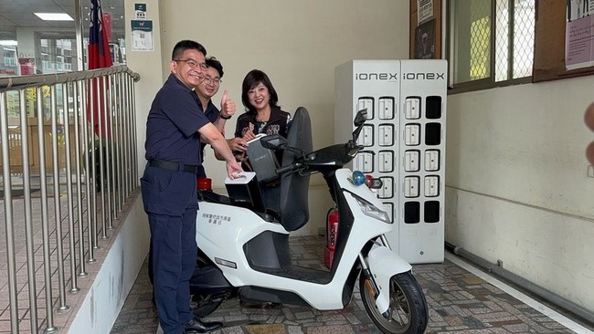 台南首座派出所機車換電站解里程焦慮　警民共享 | 華視新聞