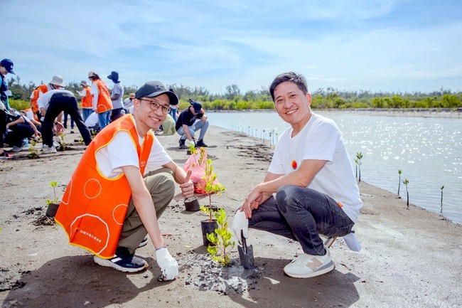 台灣大攜手供應鏈復育藍碳　啟動3大氣候行動 | 華視新聞