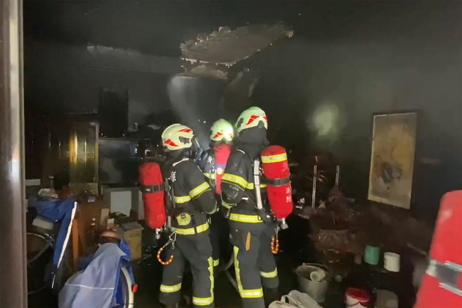 彰化北斗透天厝火警　1男倒臥1樓全身焦黑身亡 | 華視新聞