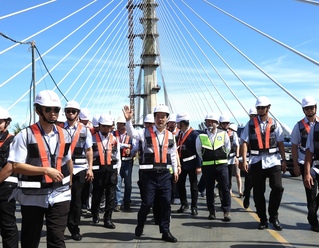 出席淡江大橋合龍  賴總統：新財劃法地方責任增