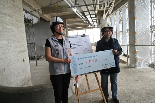 留住專業人才  饒慶鈴宣布縣府「約用技術員」加薪 | 華視新聞