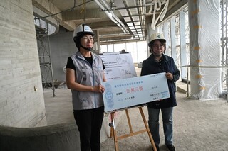 留住專業人才  饒慶鈴宣布縣府「約用技術員」加薪