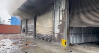 高雄大寮廠房火警  疑為製毒工廠警查緝中