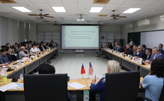 美國奧克拉荷馬州訪團參訪亞創中心　進行產業交流