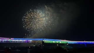 南投試放國慶焰火　照明昏暗、民眾摔落堤防斷牙