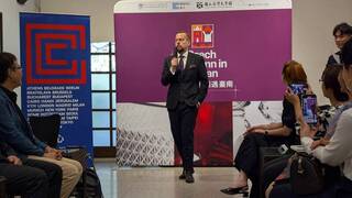 秋日台南為舞台　玻璃工藝、童書插畫展捷克文化