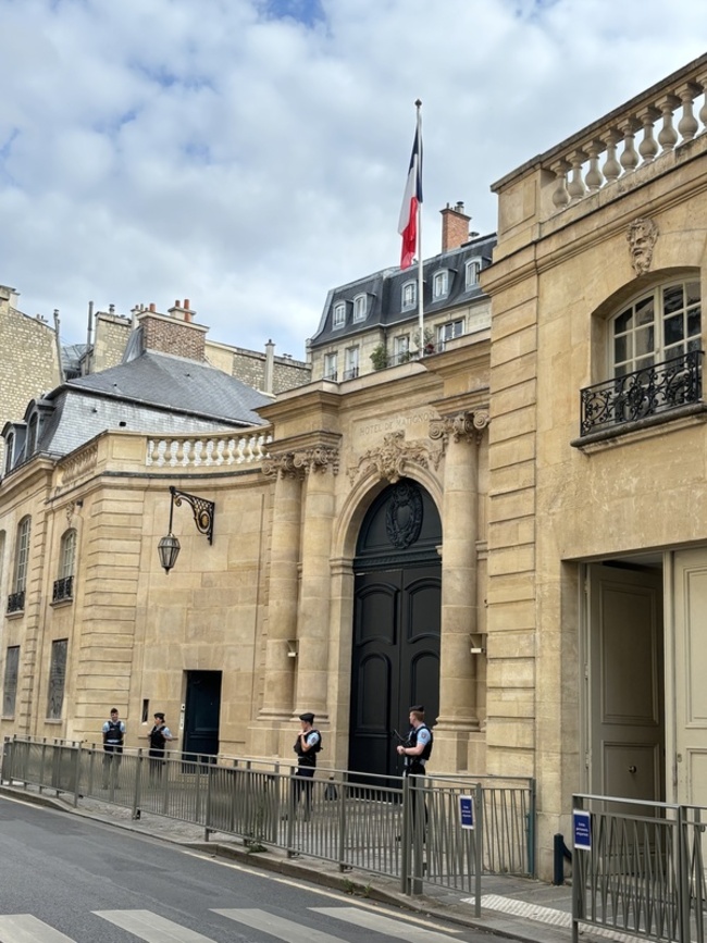 法總理為預算求共識　工會號召「黑色星期四」罷工 | 華視新聞