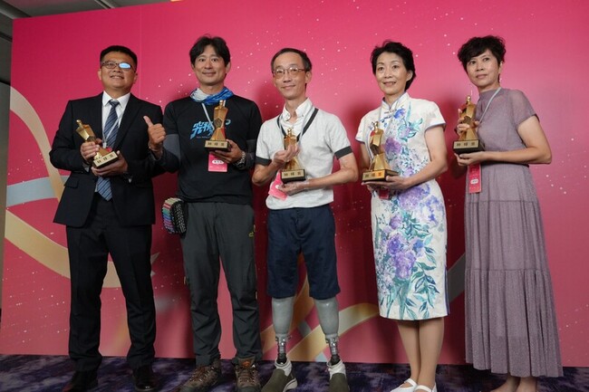 師鐸獎得主籲少修學分、行政減量 讓學生學想學的 | 華視新聞