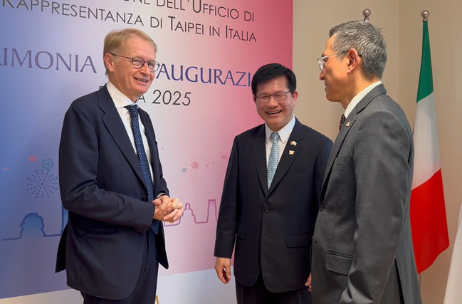 林佳龍驚喜現身羅馬　會晤10多位義大利議員 | 華視新聞