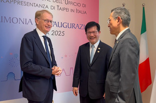 林佳龍驚喜現身羅馬　會晤10多位義大利議員