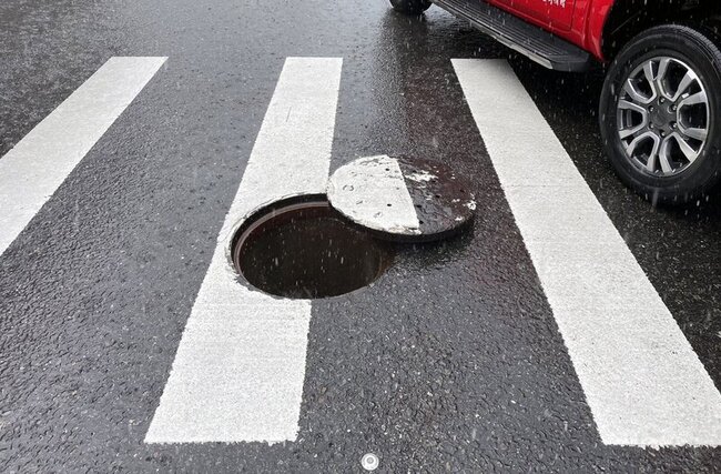 嘉義市下午時雨量近百毫米　水溝蓋遭水壓沖開 | 華視新聞