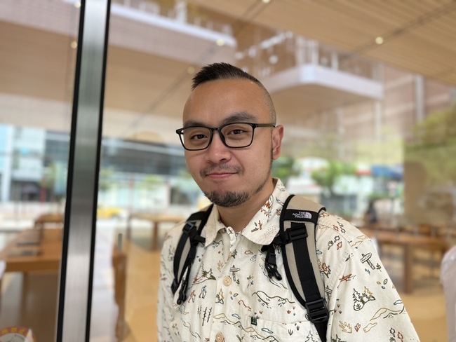 新iPhone開賣　果粉連3年搶直營店頭香入手Pro Max | 華視新聞