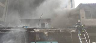 北市木柵路民宅火警1家4人逃屋頂　火勢撲滅無傷