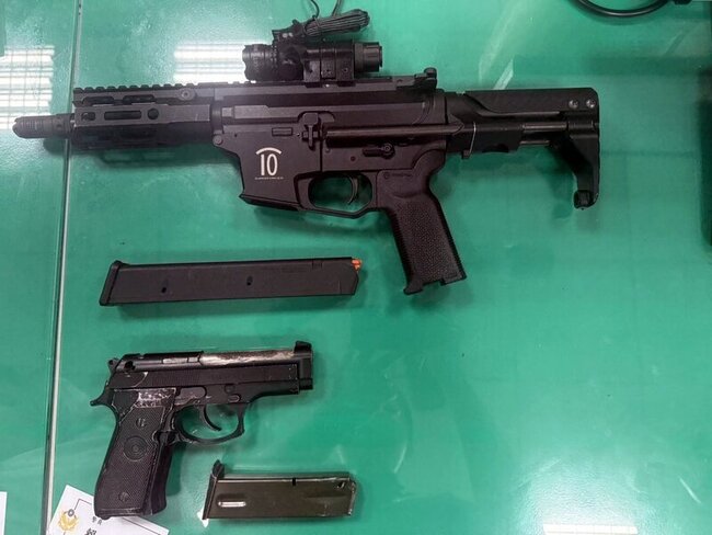 嘉義男子持衝鋒槍朝仇家開13發  警逮5人 | 華視新聞