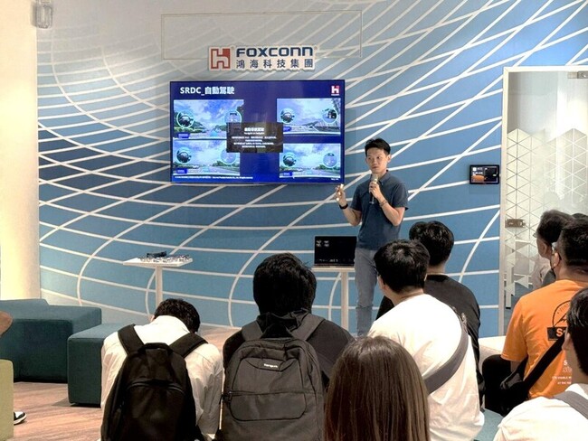 高市青年局攜手鴻海　助大學生體驗AI發展趨勢 | 華視新聞