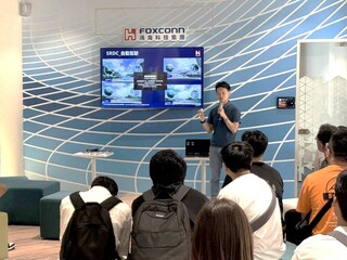 高市青年局攜手鴻海　助大學生體驗AI發展趨勢