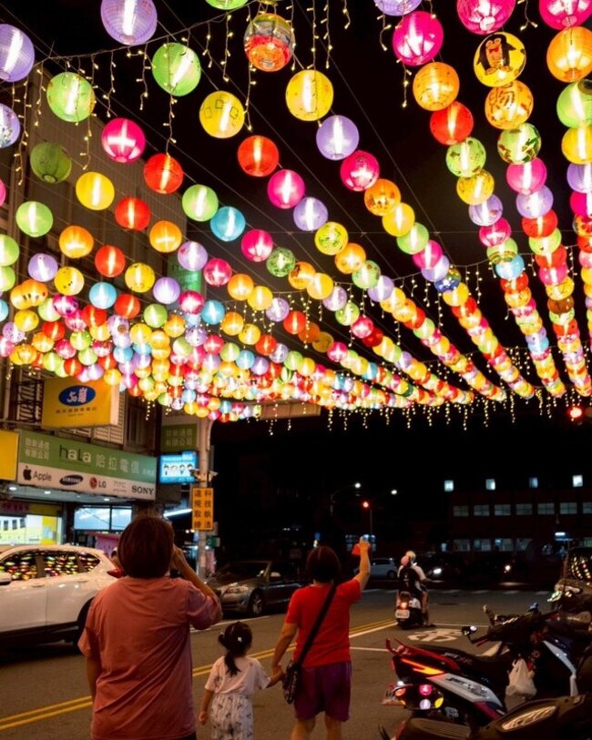 苑裡「鬼門關夜市」將登場  社區共創燈海點亮街區 | 華視新聞