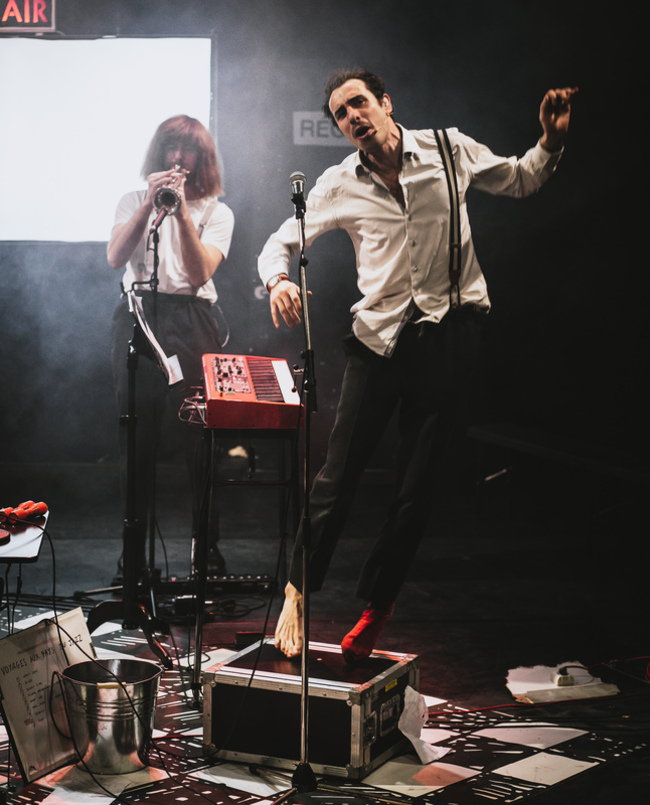 法音樂喜劇顛覆JAZZ  「ZZAJ瘋狂爵士電台」登台 | 華視新聞