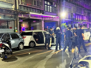 新北三重警追詐團連開20餘槍 車手落網無人受傷