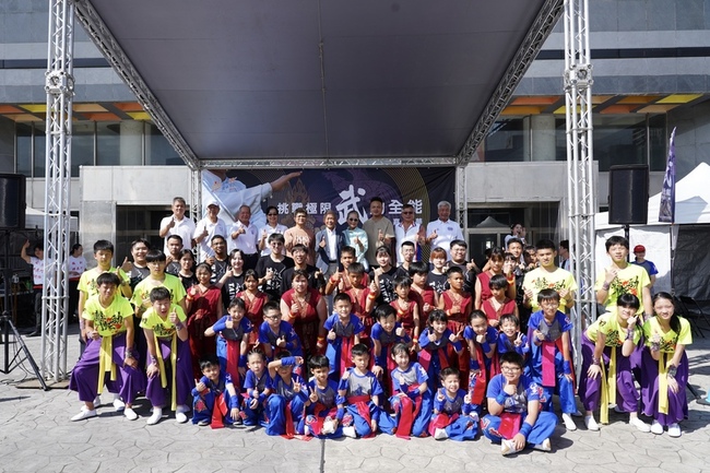 武動全能體育嘉年華　兒少版「體能障礙賽」吸睛 | 華視新聞